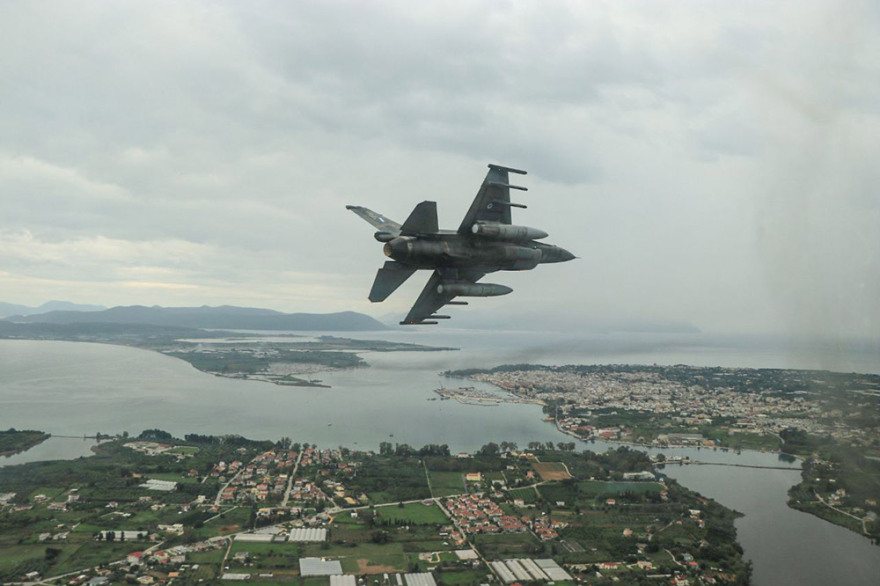 Παρέλαση σε όλη την Ελλάδα έκαναν τα πολεμικά μας πλοία και αεροσκάφη για την 28η Οκτωβρίου