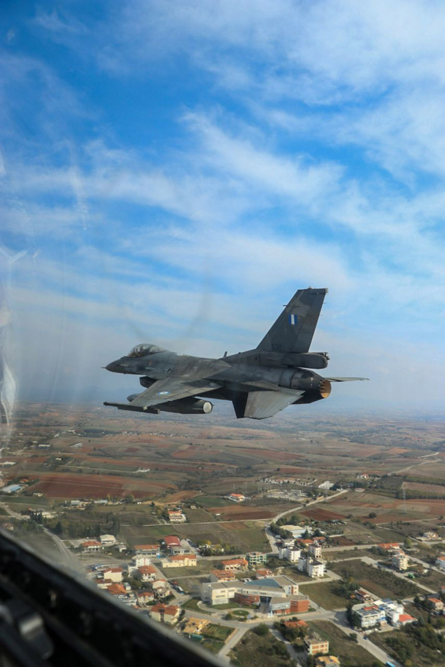 Παρέλαση σε όλη την Ελλάδα έκαναν τα πολεμικά μας πλοία και αεροσκάφη για την 28η Οκτωβρίου