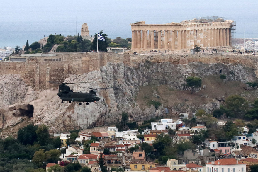 Παρέλαση σε όλη την Ελλάδα έκαναν τα πολεμικά μας πλοία και αεροσκάφη για την 28η Οκτωβρίου