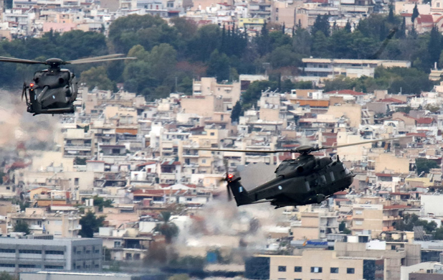 Παρέλαση σε όλη την Ελλάδα έκαναν τα πολεμικά μας πλοία και αεροσκάφη για την 28η Οκτωβρίου