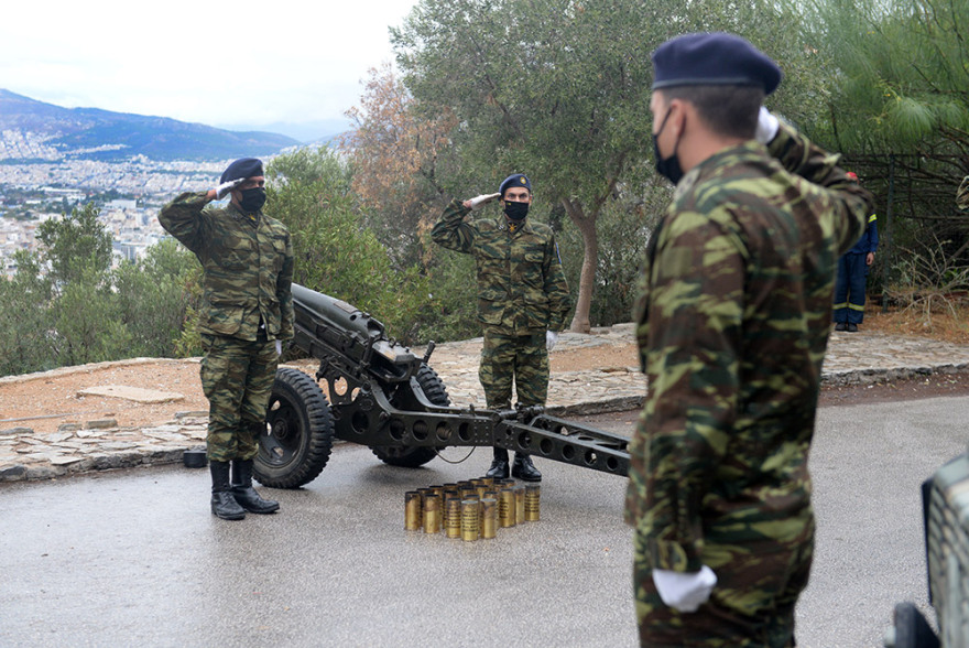 Παρέλαση σε όλη την Ελλάδα έκαναν τα πολεμικά μας πλοία και αεροσκάφη για την 28η Οκτωβρίου