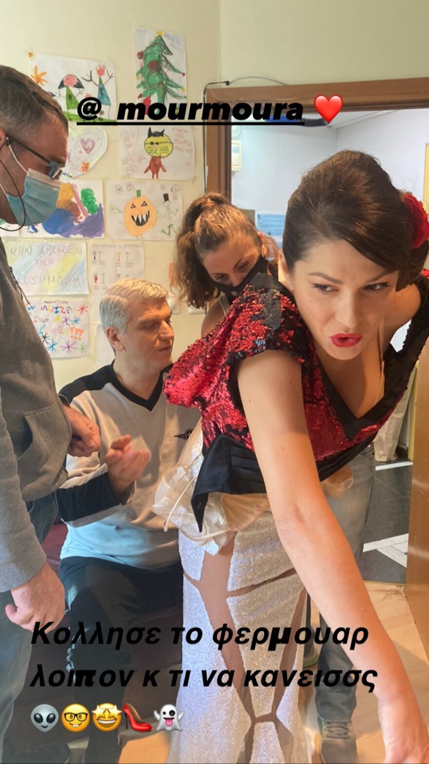 Κλέλια Ρένεση: Η φωτογραφία και το απρόοπτο συμβάν στα παρασκήνια της «Μουρμούρας»