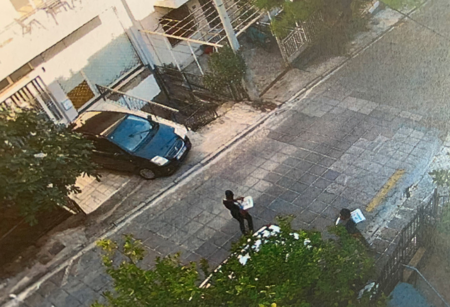 Ληστές υποδύονταν τους... πωλητές εφημερίδων για να μπουκάρουν σε σπίτια - Δείτε φωτογραφίες