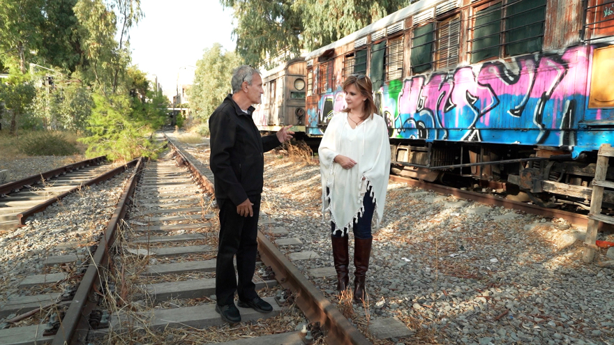 Γιώργος Νταλάρας: Ο κόσμος βλέπει τον Νταλάρα σε αφίσα και του βάζει πάνω μουστάκια και γυαλιά και ξεχνάει τον άνθρωπο