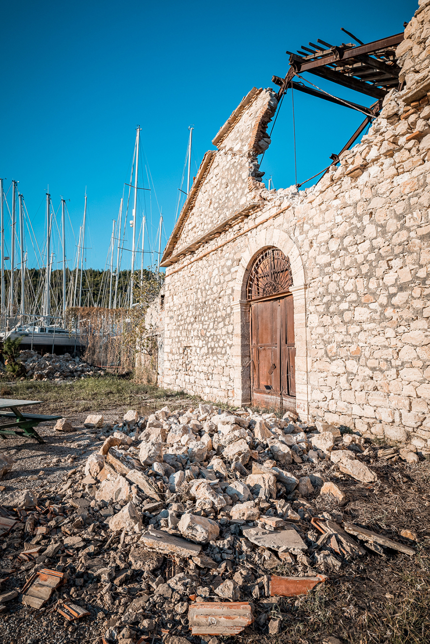 Σεισμός στη Σάμο: Σε κατάσταση έκτακτης ανάγκης το νησί - Εικόνες καταστροφής από τα 6,7 Ρίχτερ και τα τσουνάμι