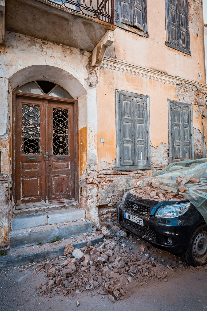 Σεισμός στη Σάμο: Σε κατάσταση έκτακτης ανάγκης το νησί - Εικόνες καταστροφής από τα 6,7 Ρίχτερ και τα τσουνάμι