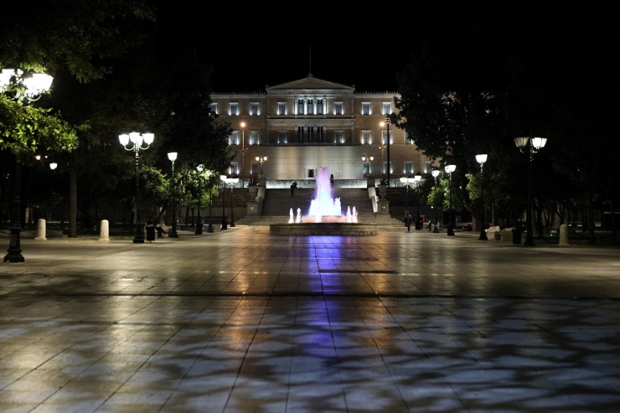 «Σαφάρι» της ΕΛΑΣ για τα μέτρα: 12 συλλήψεις για ανοικτά καταστήματα και 601 πρόστιμα για μετακινήσεις μετά τις 00.30