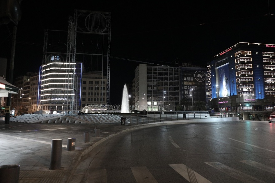 «Σαφάρι» της ΕΛΑΣ για τα μέτρα: 12 συλλήψεις για ανοικτά καταστήματα και 601 πρόστιμα για μετακινήσεις μετά τις 00.30