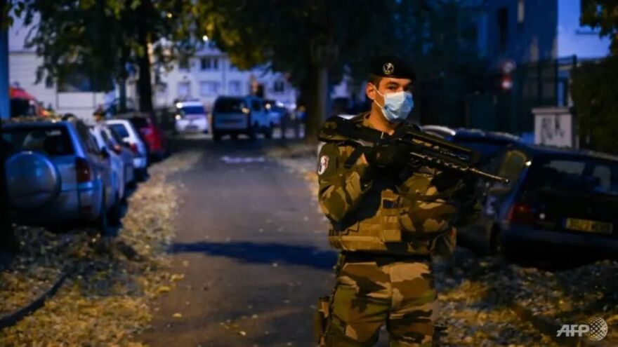 Λυών: Μάχη για να κρατηθεί στη ζωή δίνει ο ελληνορθόδοξος ιερέας - «Τον περίμεναν» δηλώνει ο ξάδελφός του