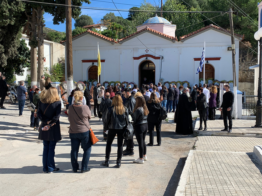 Σεισμός στη Σάμο: Σπαραγμός στο «τελευταίο αντίο» της Κλαίρης - Στις 15:00 αποχαιρετούν τον Άρη 
