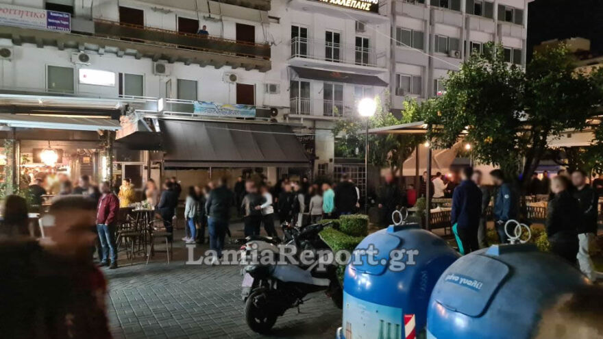 Λαμία: Έπεσε ξύλο στην πλατεία Ελευθερίας - Δείτε βίντεο