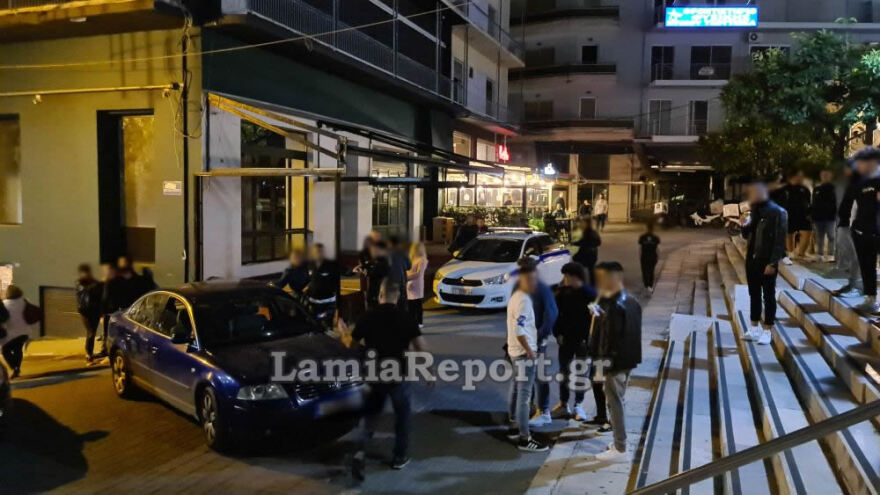 Λαμία: Έπεσε ξύλο στην πλατεία Ελευθερίας - Δείτε βίντεο