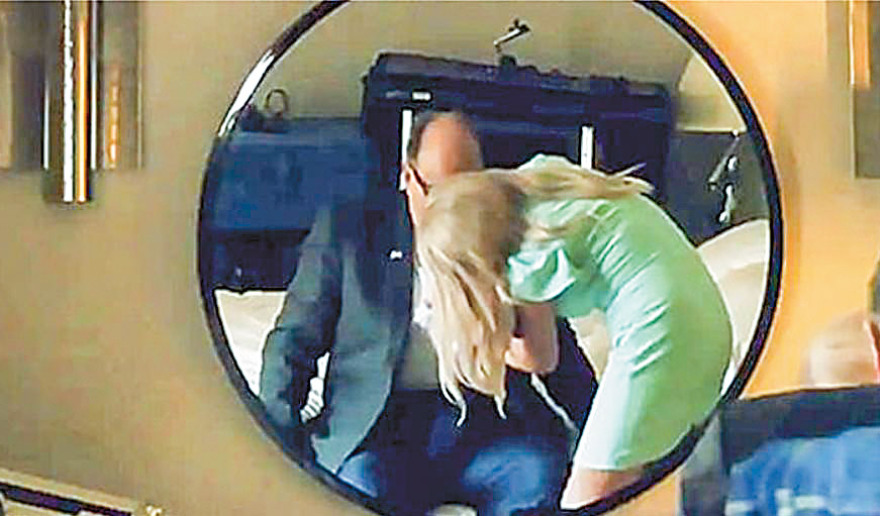 Ο Μπόρατ ξεβρακώνει «ψεκασμένους»