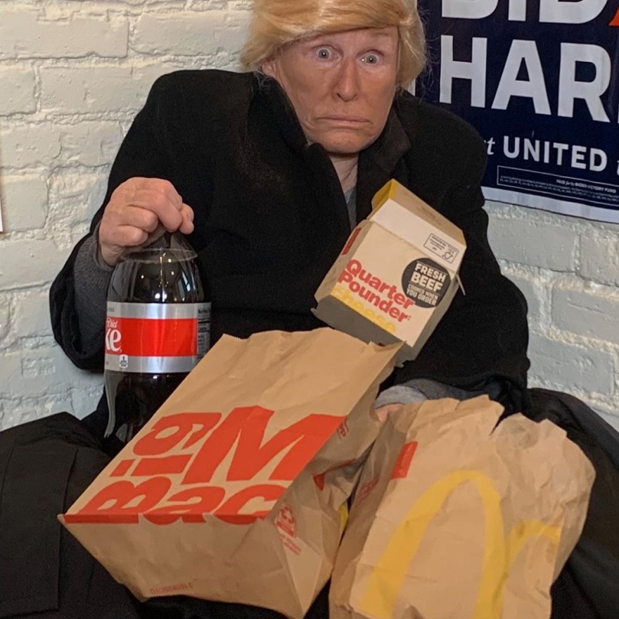 Η Γκλεν Κλόουζ μεταμφιέστηκε σε... άστεγο Ντόναλντ Τραμπ για το Ηalloween