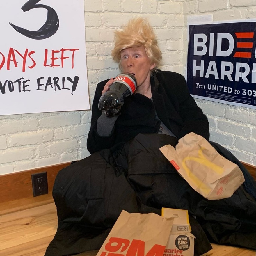 Η Γκλεν Κλόουζ μεταμφιέστηκε σε... άστεγο Ντόναλντ Τραμπ για το Ηalloween