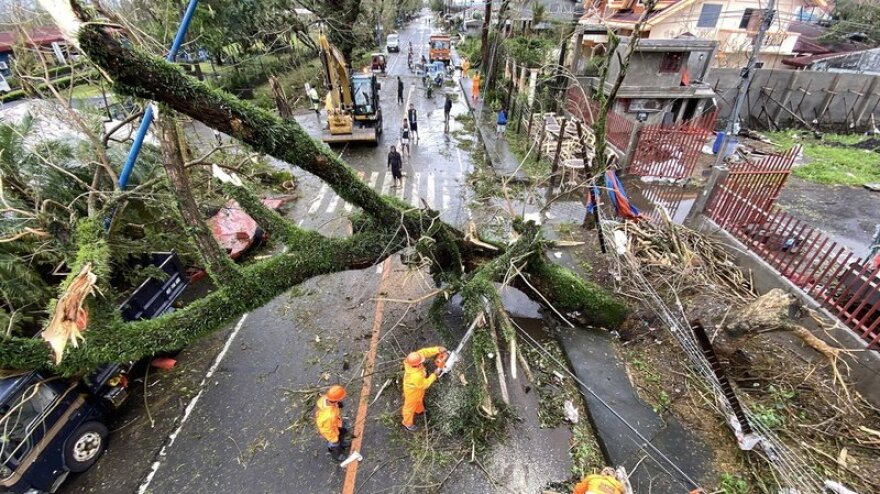 Φιλιππίνες: Τουλάχιστον 16 νεκροί από το πέρασμα του τυφώνα «Γκόνι» 