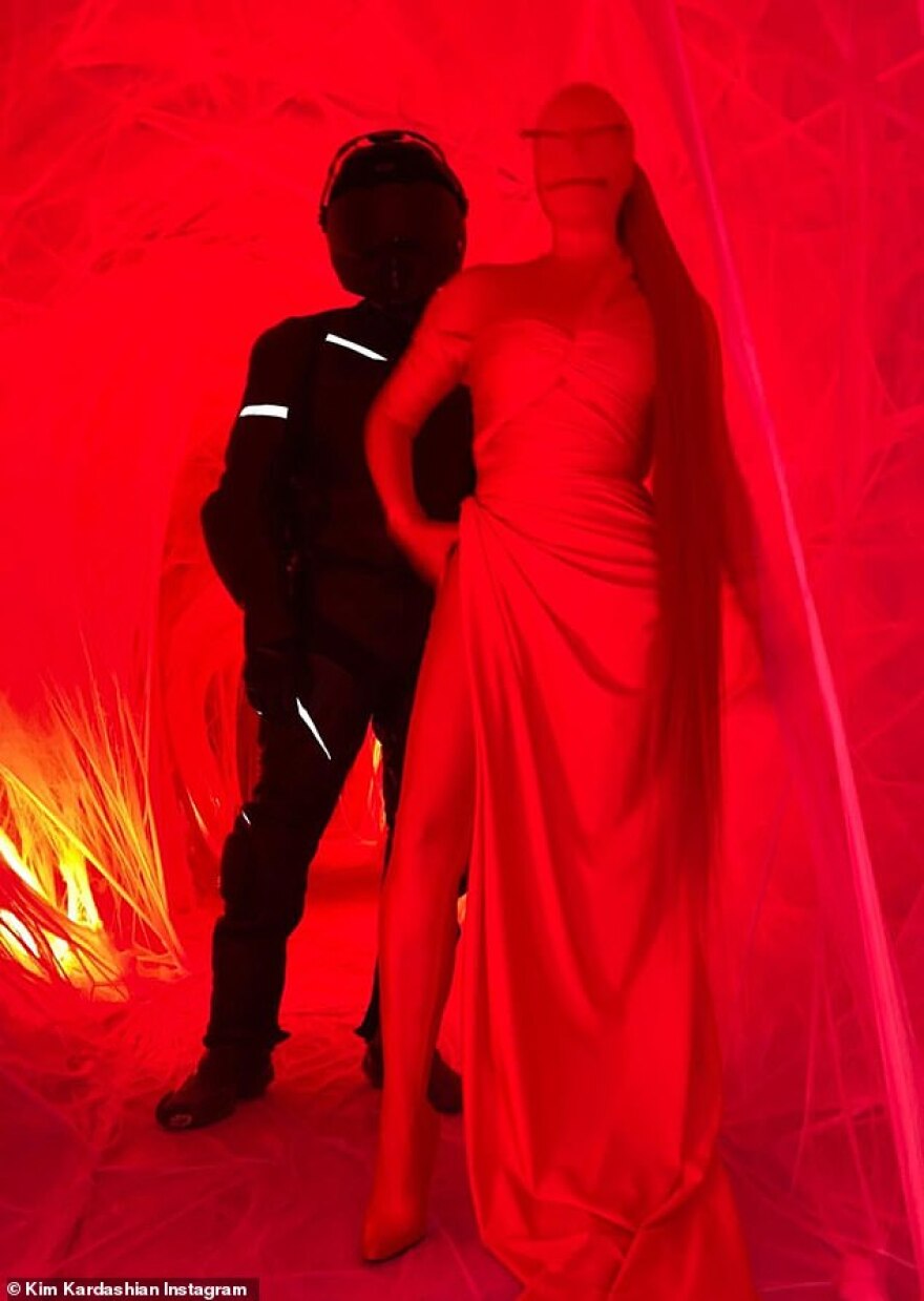 Η Κιμ Καρντάσιαν μεταμορφώθηκε σε «κόκκινο πλάσμα» - Δείτε φωτογραφίες