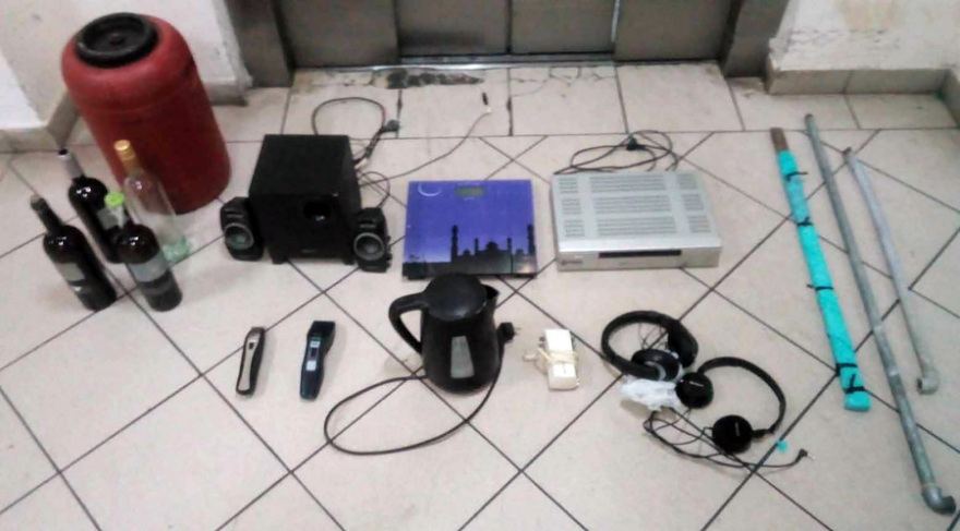 Αλκοόλ, μαχαίρια και ναρκωτικά στις φυλακές Δομοκού και Ναυπλίου