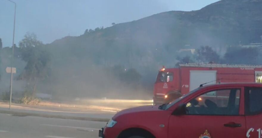 Σάμος: Φωτιά στον υπαίθριο καταυλισμό γύρω από το hotspot
