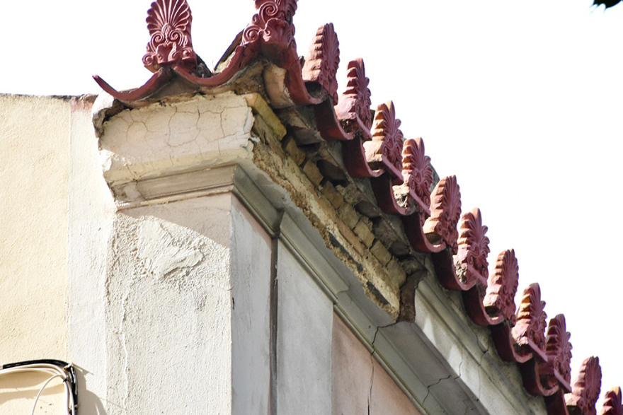 Αυτοψία στα εγκαταλελειμμένα ακίνητα της Αθήνας: Κίνδυνος κατάρρευσης για εκατοντάδες κτήρια