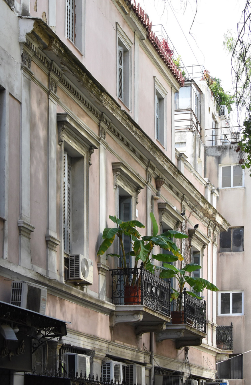 Αυτοψία στα εγκαταλελειμμένα ακίνητα της Αθήνας: Κίνδυνος κατάρρευσης για εκατοντάδες κτήρια