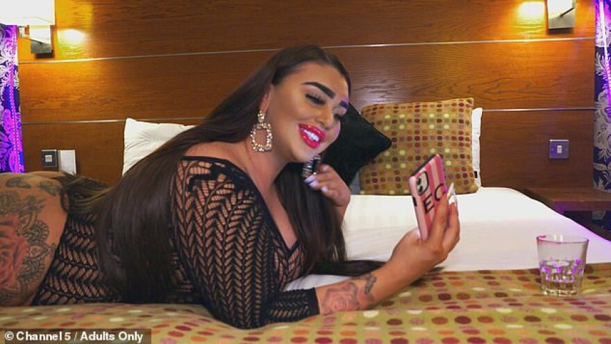 Εκπομπή ρίχνει φως στη ζωή 19χρονης «συνοδού» - «Συχνά δέχομαι πελάτες με διάλειμμα 2 λεπτών»