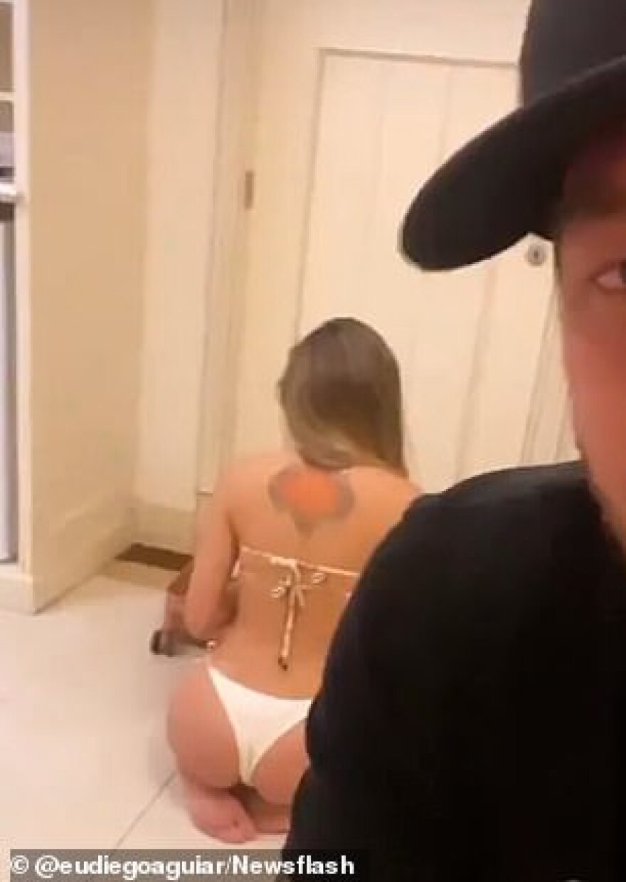 Μοντέλο από τη Βραζιλία με... εμπειρία βάζει σε πλειστηριασμό την παρθενιά της (βίντεο)