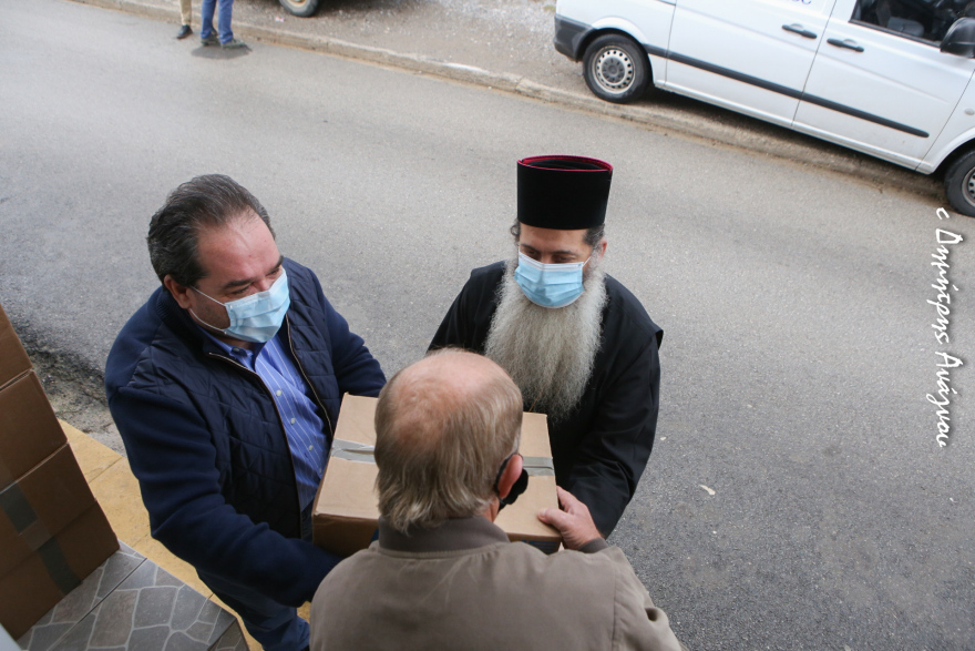 Η «ΑΠΟΣΤΟΛΗ», ο «ΜΑΣΟΥΤΗΣ» και η Μητρόπολη Φθιώτιδος διένειμαν 4.480 γεύματα στη Λοκρίδα