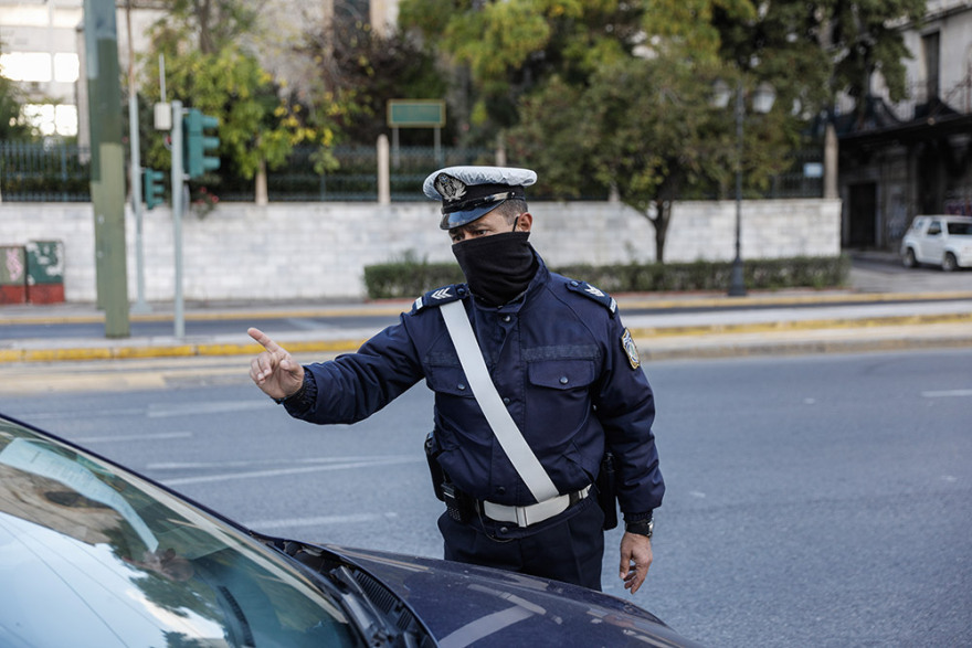 Lockdown: Άδεια πόλη η Αθήνα - Έλεγχοι και απολυμάνσεις (φωτογραφίες και βίντεο)