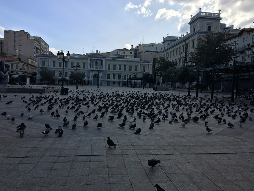 Lockdown: Άδεια πόλη η Αθήνα - Έλεγχοι και απολυμάνσεις (φωτογραφίες και βίντεο)