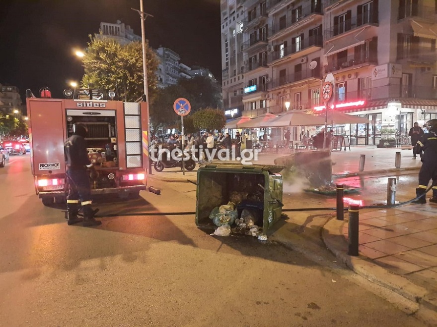 Θεσσαλονίκη: Δείτε τους ψεκασμένους που έκαναν συγκέντρωση κατά του lockdown - Τραυματίστηκαν αστυνομικοί (Βίντεο - φωτογραφίες)