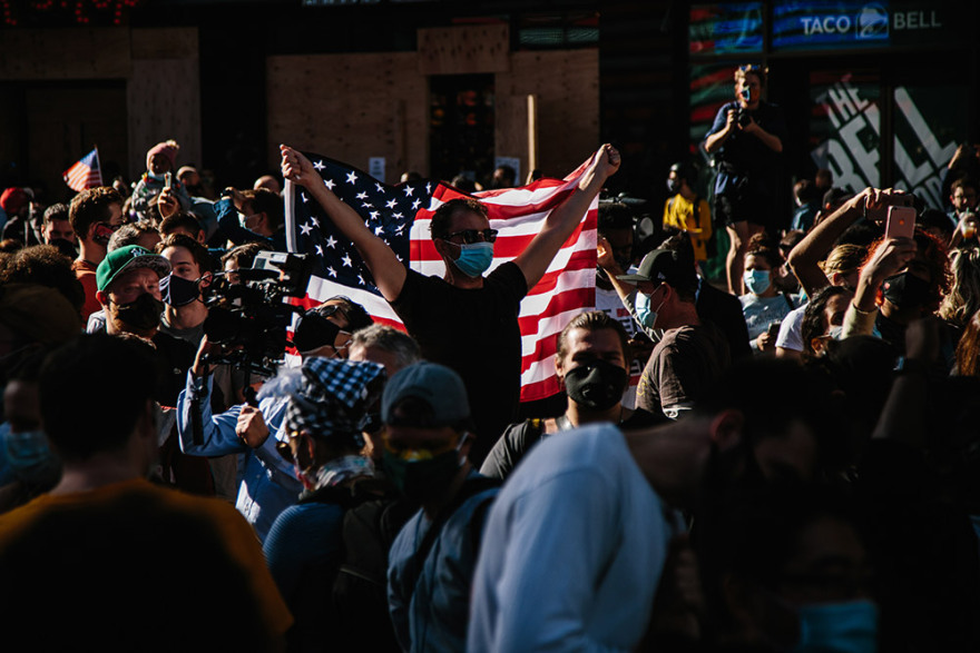 Αμερικανικές εκλογές: Στους δρόμους χιλιάδες Αμερικανοί πανηγυρίζουν την εκλογή Μπάιντεν