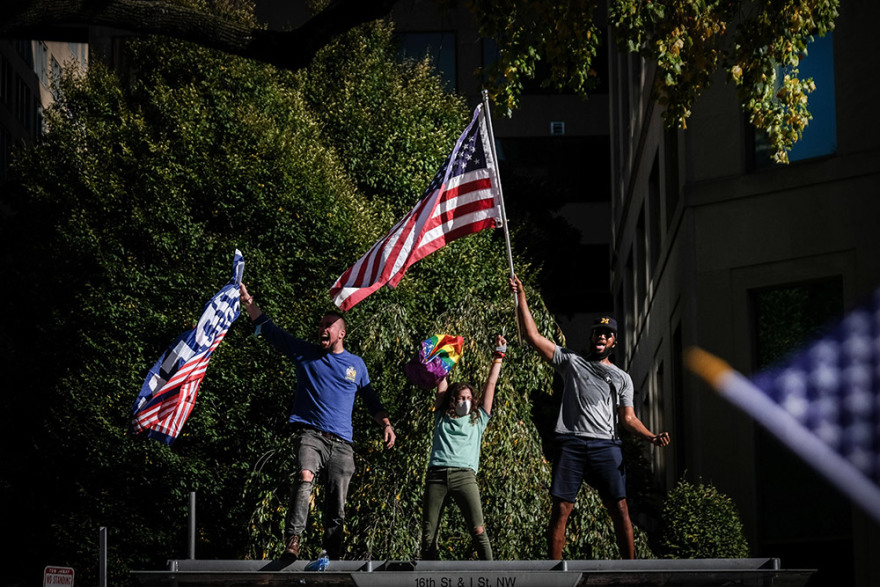 Αμερικανικές εκλογές: Στους δρόμους χιλιάδες Αμερικανοί πανηγυρίζουν την εκλογή Μπάιντεν
