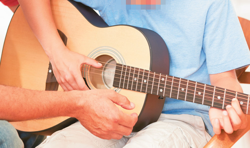 H δικογραφία του παιδόφιλου καθηγητή με την κιθάρα