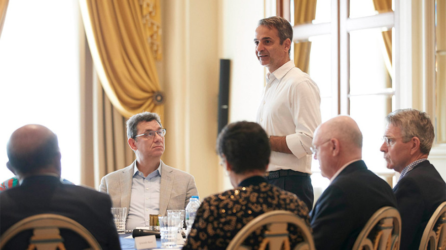 Κορωνοϊός: Ποιος είναι ο Άλμπερτ Μπουρλά, o Θεσσαλονικιός κύριος «Pfizer»