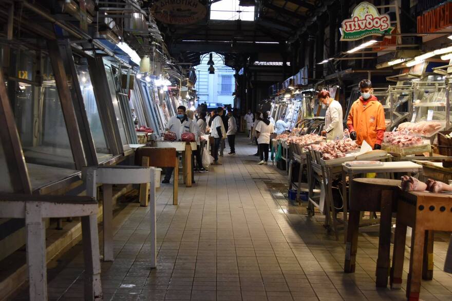 Lockdown: Μειωμένη η κίνηση στη Βαρβάκειο παρά τις χαμηλές τιμές - Τι λένε οι παραγωγοί στο protothema.gr