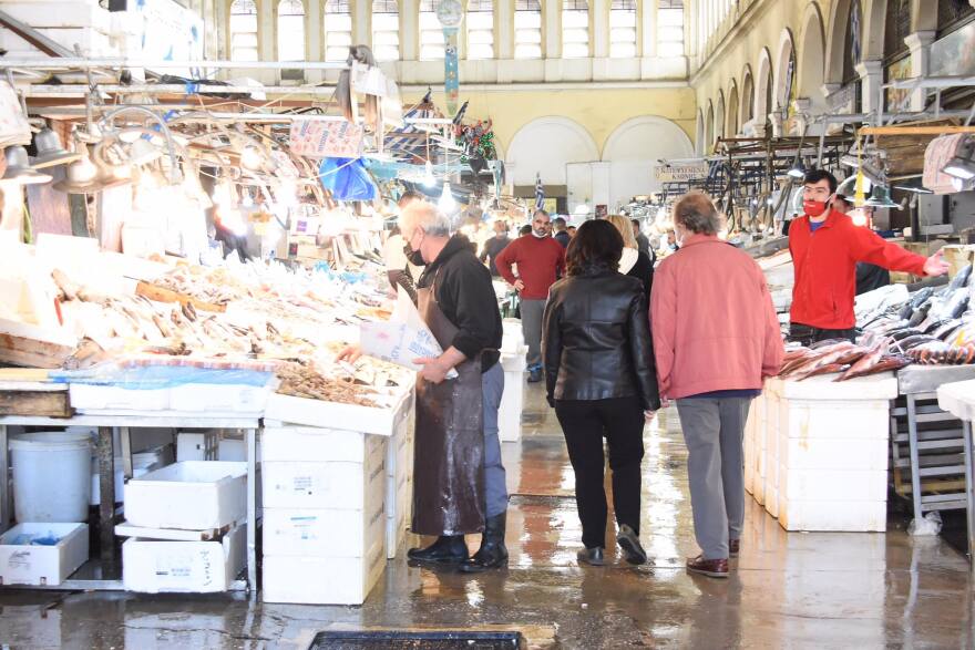 Lockdown: Μειωμένη η κίνηση στη Βαρβάκειο παρά τις χαμηλές τιμές - Τι λένε οι παραγωγοί στο protothema.gr