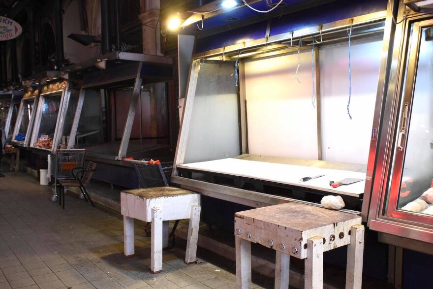 Lockdown: Μειωμένη η κίνηση στη Βαρβάκειο παρά τις χαμηλές τιμές - Τι λένε οι παραγωγοί στο protothema.gr