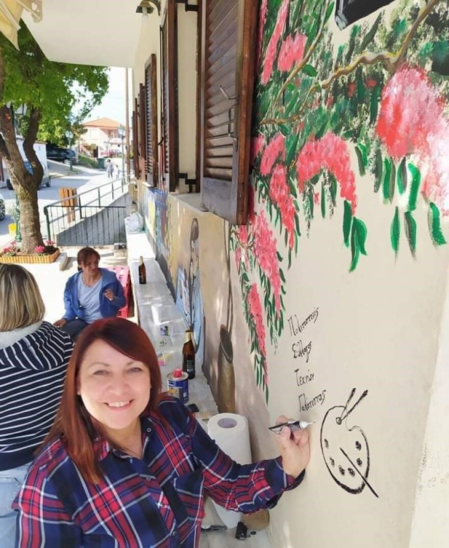 Lockdown: Το χωριό της Χαλκιδικής που υποδέχεται τη... μουντή καραντίνα με ζωγραφισμένους τοίχους 