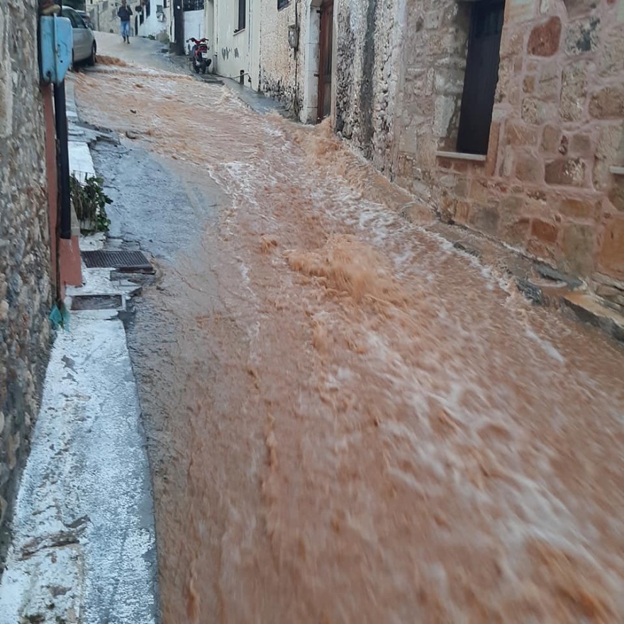 Κακοκαιρία: Δοκιμάζεται πάλι η Κρήτη - Κινδυνεύουν άνθρωποι στη Χερσόνησο 