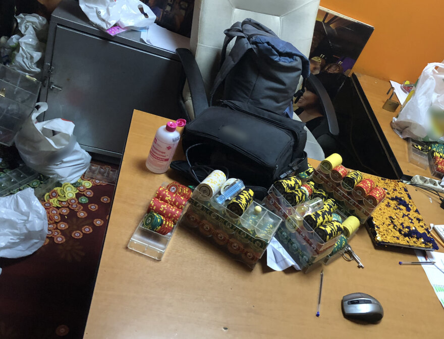 Μίνι καζίνο στο κέντρο της Αθήνας - 67 άτομα παραβίασαν το lockdown για να τζογάρουν παράνομα 