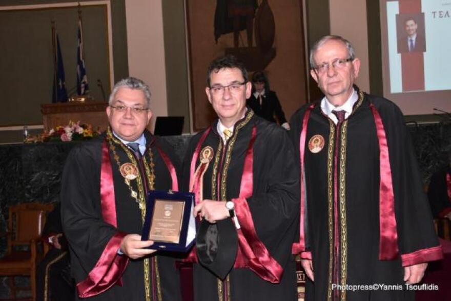 Άλμπερτ Μπουρλά στους φοιτητές: Μην περιορίζετε τα όνειρά σας, κάντε εχθρό σας τη μετριότητα