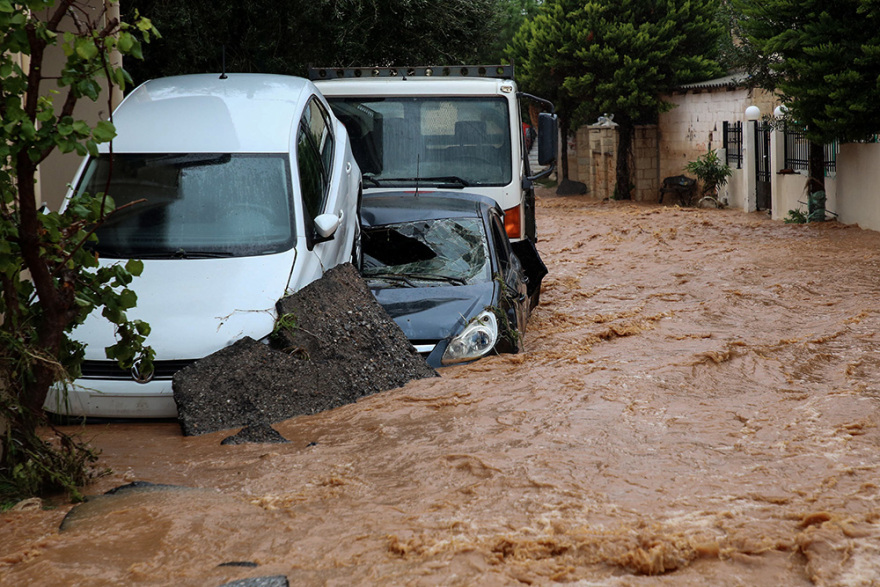 Κακοκαιρία στην Κρήτη: Απεγκλωβίστηκε έγκυος λίγο πριν γεννήσει - Έγιναν 22 διασώσεις ανηλίκων (βίντεο-φωτογραφίες)