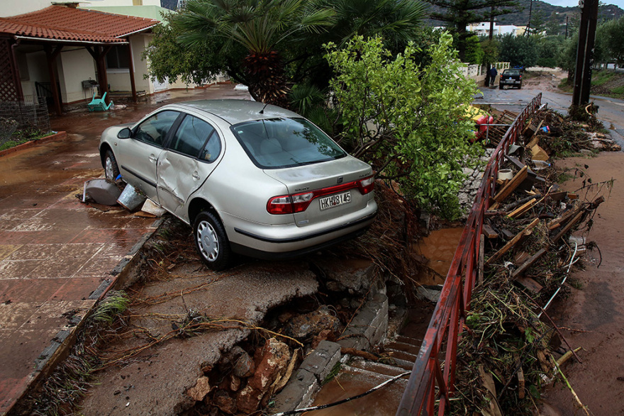 Κακοκαιρία στην Κρήτη: Απεγκλωβίστηκε έγκυος λίγο πριν γεννήσει - Έγιναν 22 διασώσεις ανηλίκων (βίντεο-φωτογραφίες)