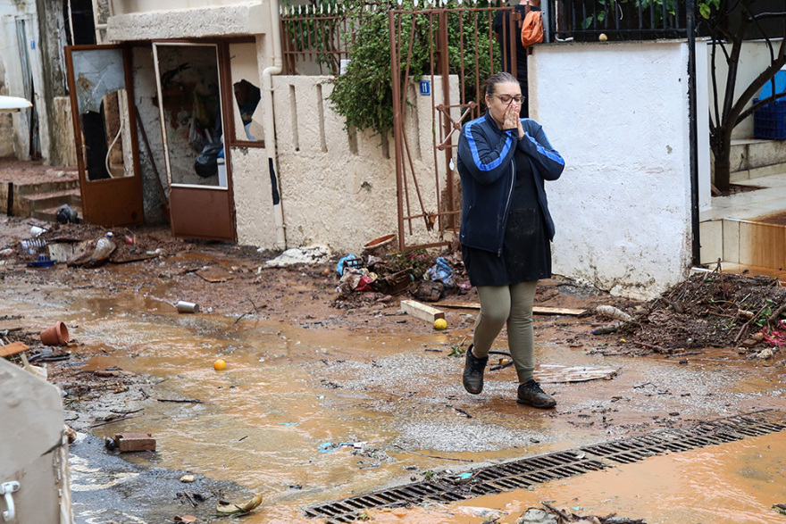Κακοκαιρία στην Κρήτη: Απεγκλωβίστηκε έγκυος λίγο πριν γεννήσει - Έγιναν 22 διασώσεις ανηλίκων (βίντεο-φωτογραφίες)