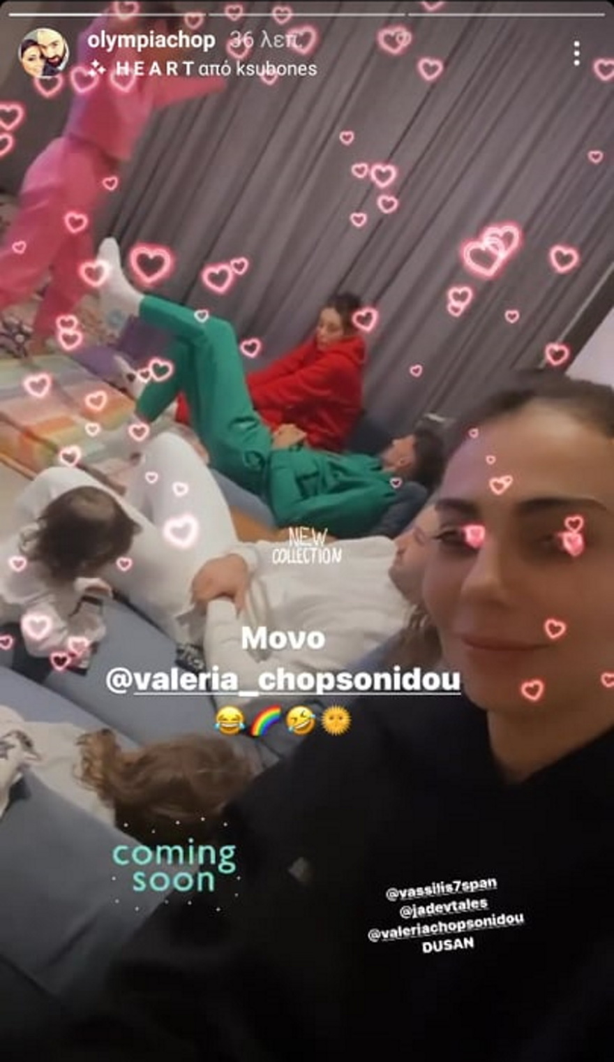 Σπανούλης - Χοψονίδου: Στόλισαν το χριστουγεννιάτικο δέντρο μαζί με τα 6 παιδιά τους