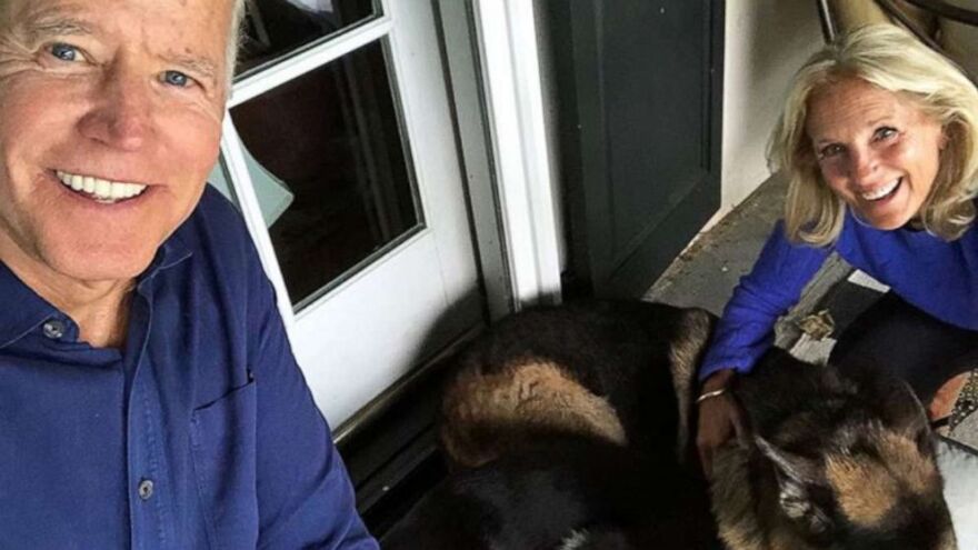 ΗΠΑ: Τα δυο σκυλιά του Μπάιντεν σηματοδοτούν την επιστροφή των κατοικιδίων στο Λευκό Οίκο (βίντεο-φωτογραφίες)