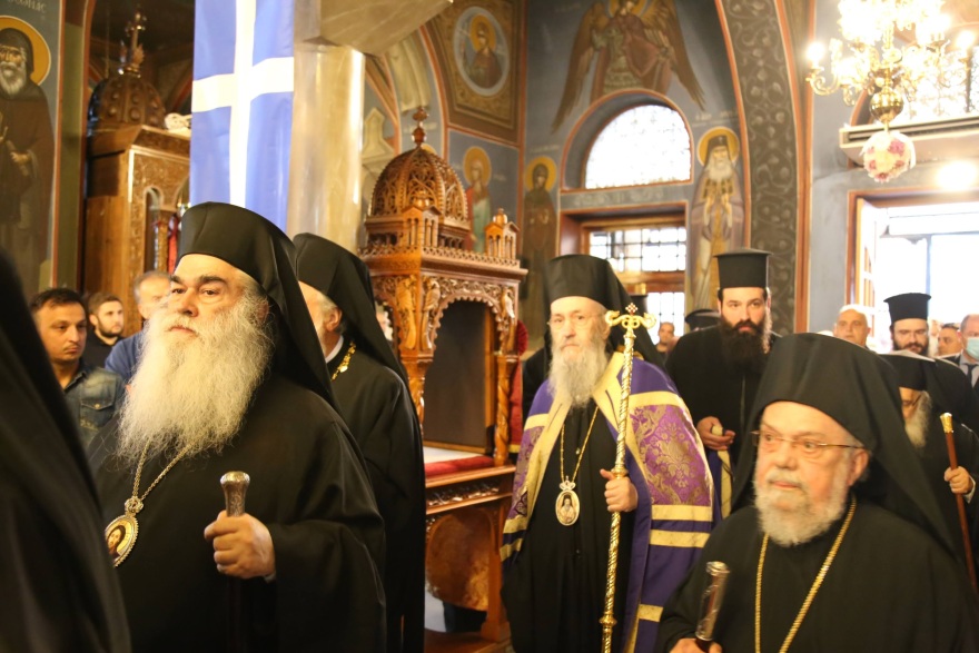 Πώς φούντωσε ο κορωνοϊός στην Πέλλα: Eικόνες συνωστισμού σε εκκλησιαστική τελετή