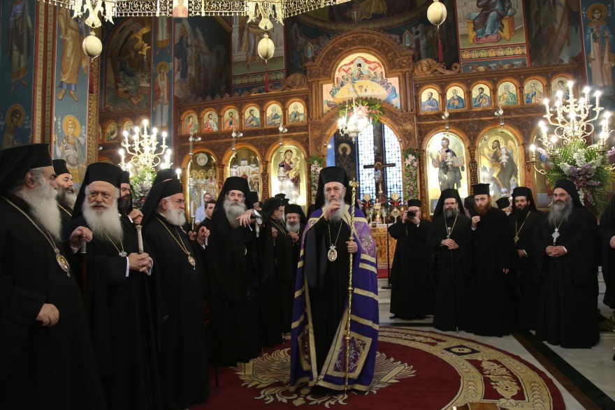 Πώς φούντωσε ο κορωνοϊός στην Πέλλα: Eικόνες συνωστισμού σε εκκλησιαστική τελετή