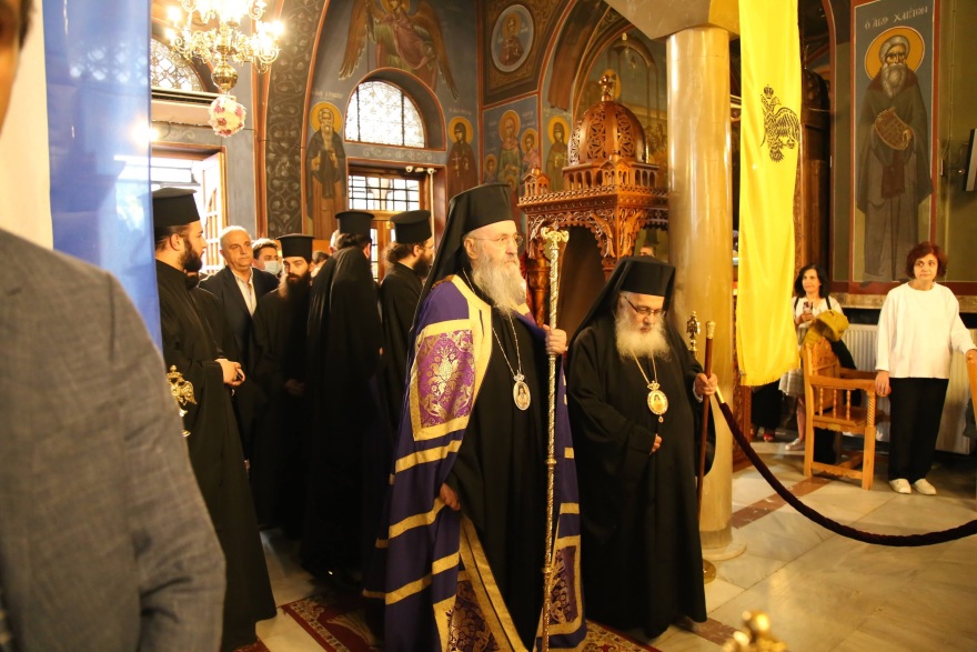 Πώς φούντωσε ο κορωνοϊός στην Πέλλα: Eικόνες συνωστισμού σε εκκλησιαστική τελετή